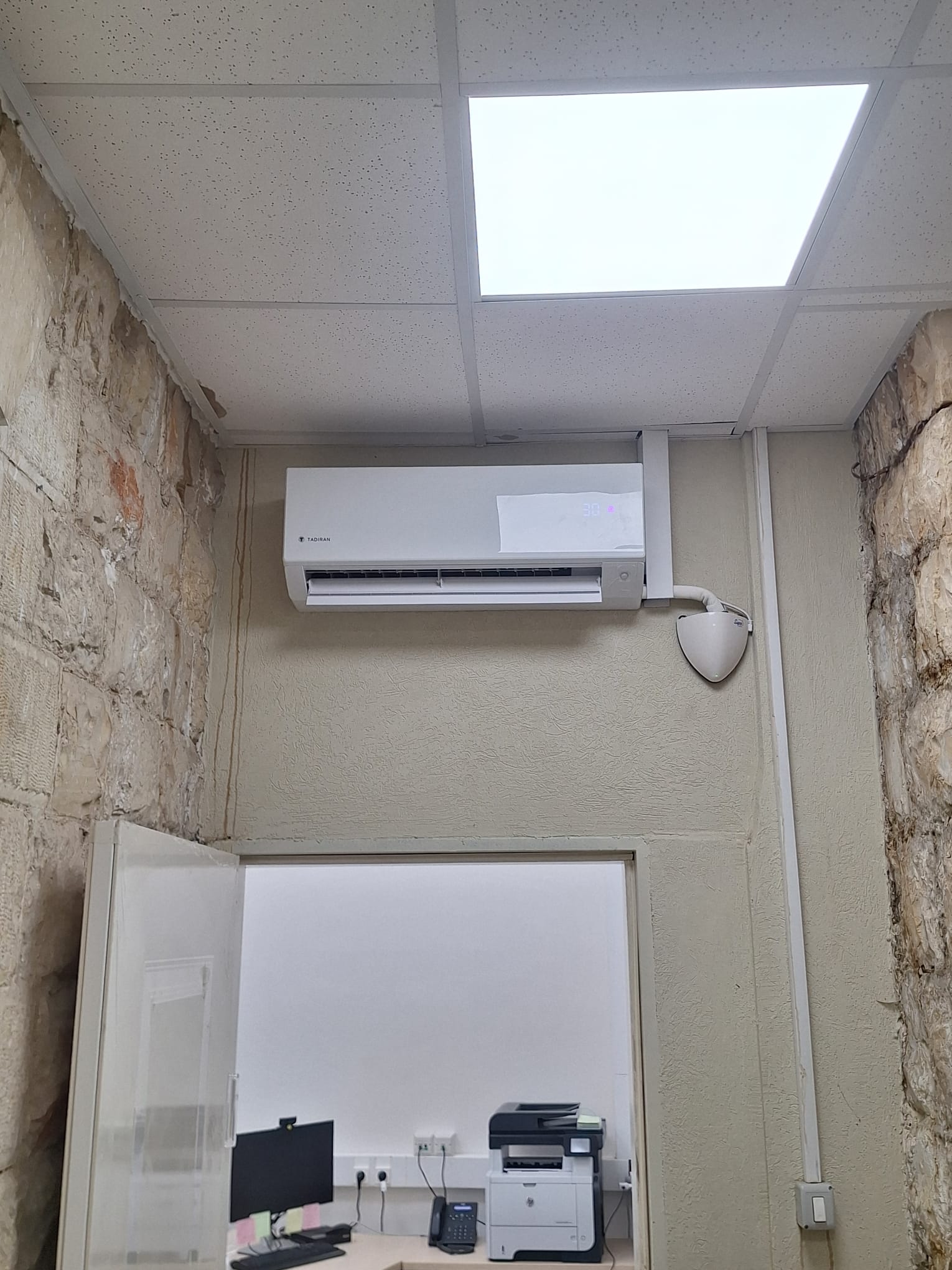 התקנת מזגן עילי במשרד