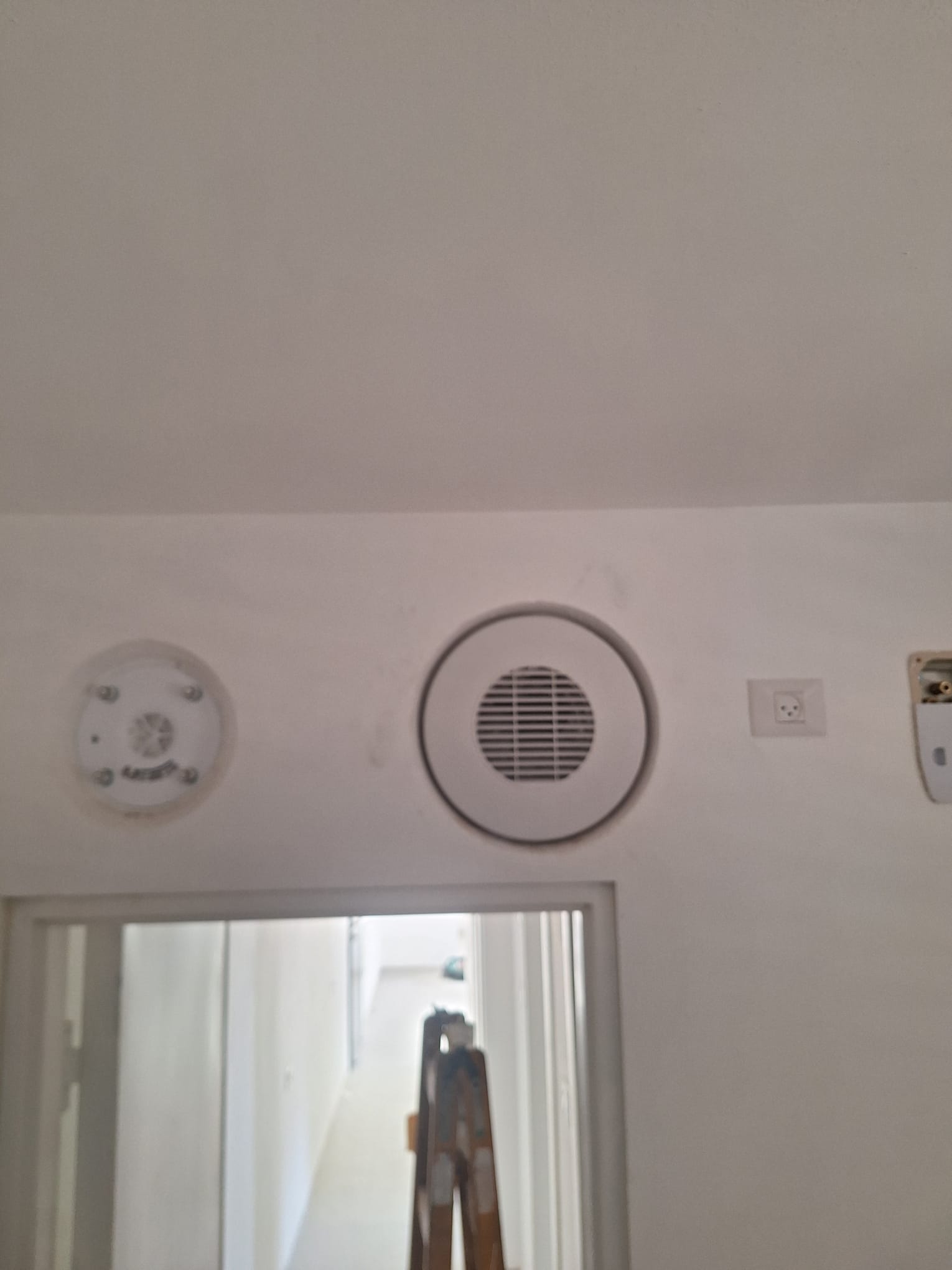 יחידת חוץ מותקנת בבית פרטי